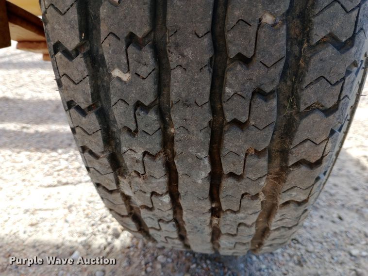 image for item EN8574 2011 Lucon pole trailer