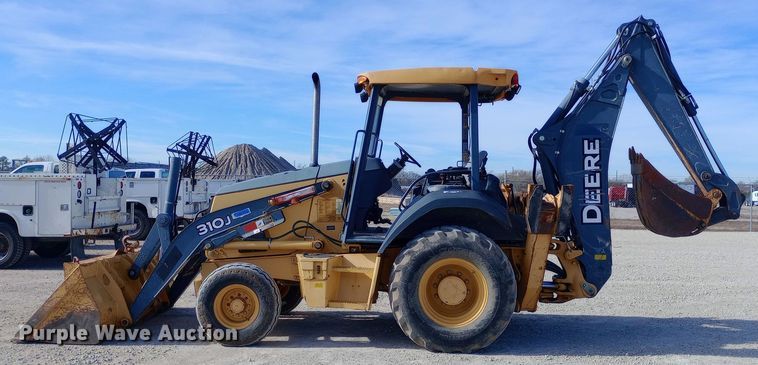 image for item EN8577 2012 John Deere 310J backhoe