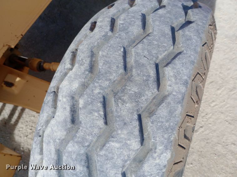 image for item EN8577 2012 John Deere 310J backhoe