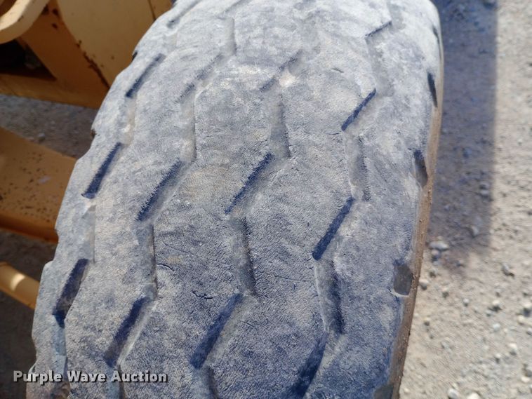 image for item EN8577 2012 John Deere 310J backhoe