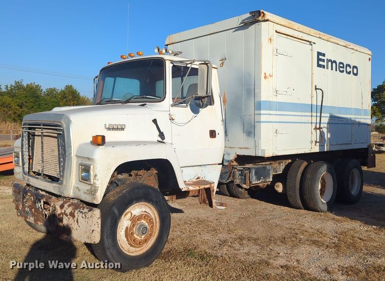 image for item EQ2398 1995 Ford L8000 fuel / lube truck