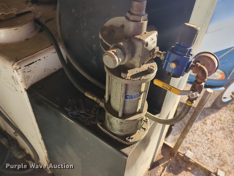 image for item EQ2398 1995 Ford L8000 fuel / lube truck