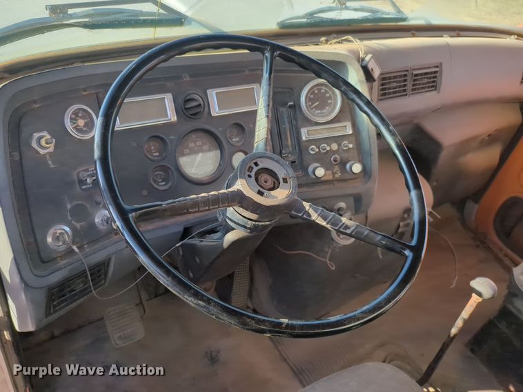 image for item EQ2398 1995 Ford L8000 fuel / lube truck