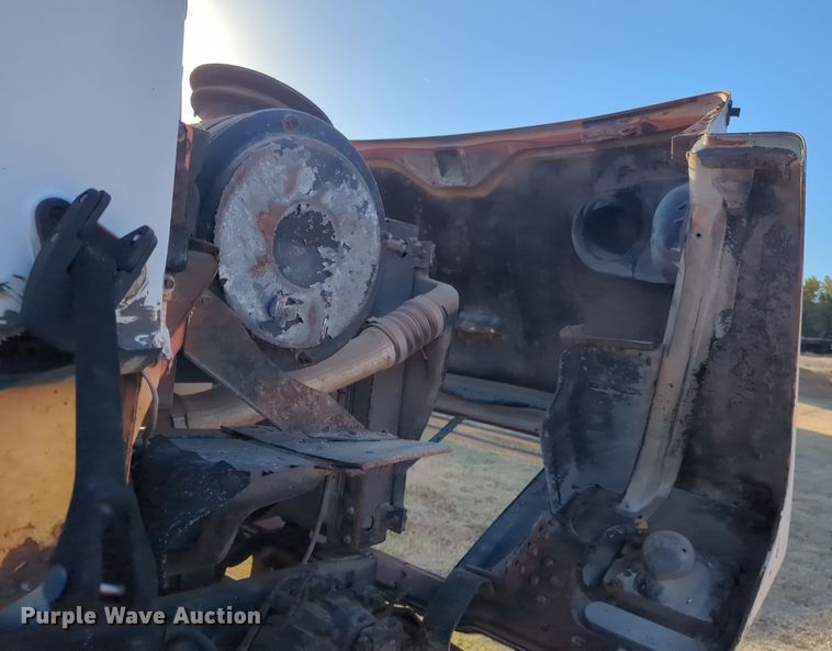 image for item EQ2398 1995 Ford L8000 fuel / lube truck