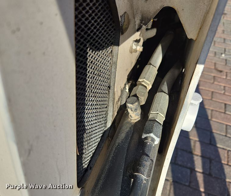 image for item EQ3602 2008 Bobcat  S100 skid steer loader