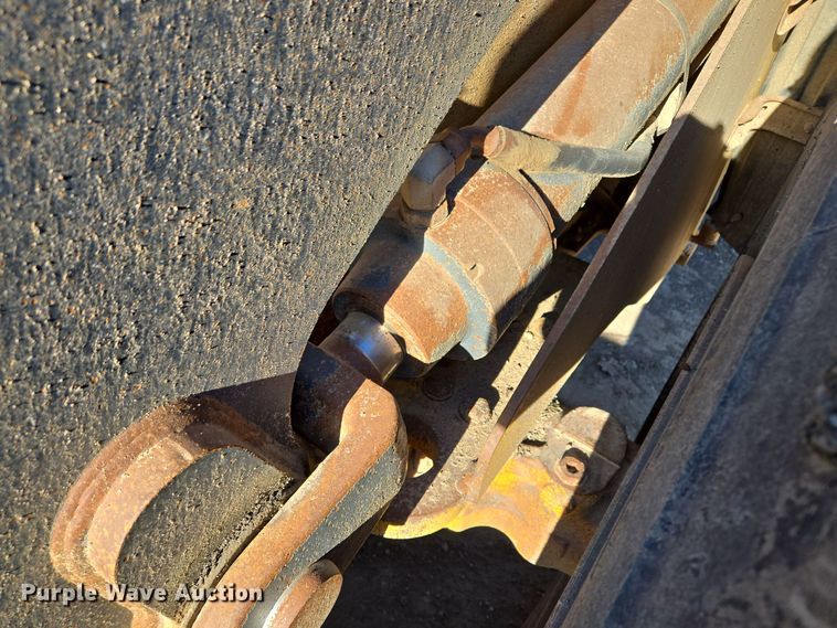 image for item EQ3652 2012 John Deere  644K wheel loader