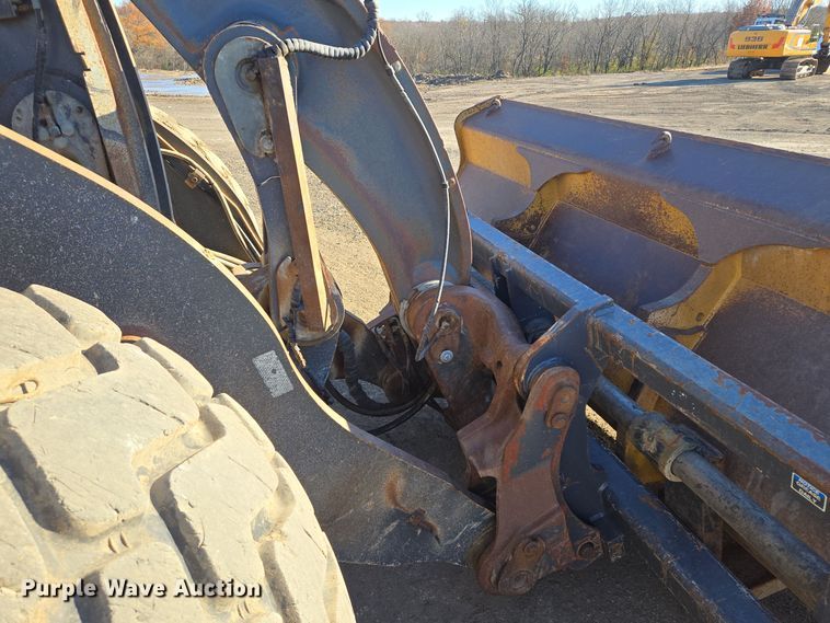 image for item EQ3652 2012 John Deere  644K wheel loader