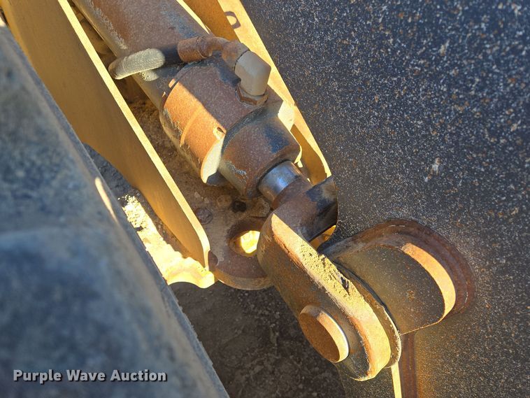 image for item EQ3652 2012 John Deere  644K wheel loader