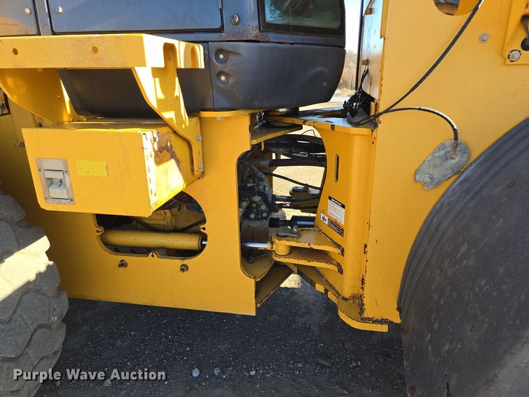 image for item EQ3652 2012 John Deere  644K wheel loader