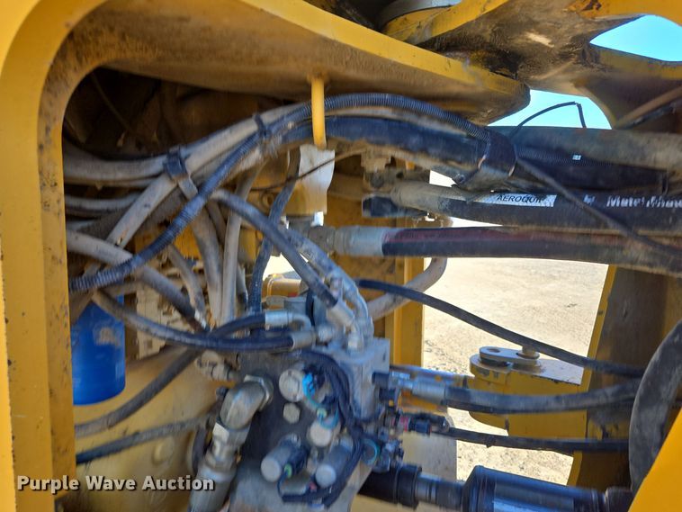 image for item EQ3652 2012 John Deere  644K wheel loader