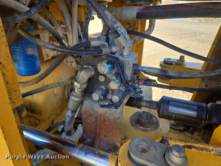 image for item EQ3652 2012 John Deere  644K wheel loader