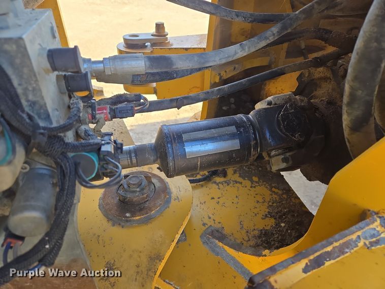 image for item EQ3652 2012 John Deere  644K wheel loader