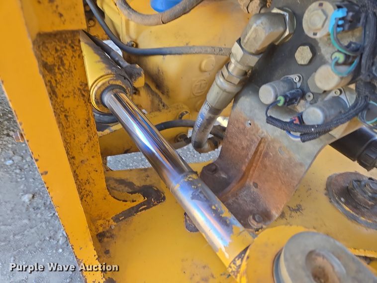 image for item EQ3652 2012 John Deere  644K wheel loader