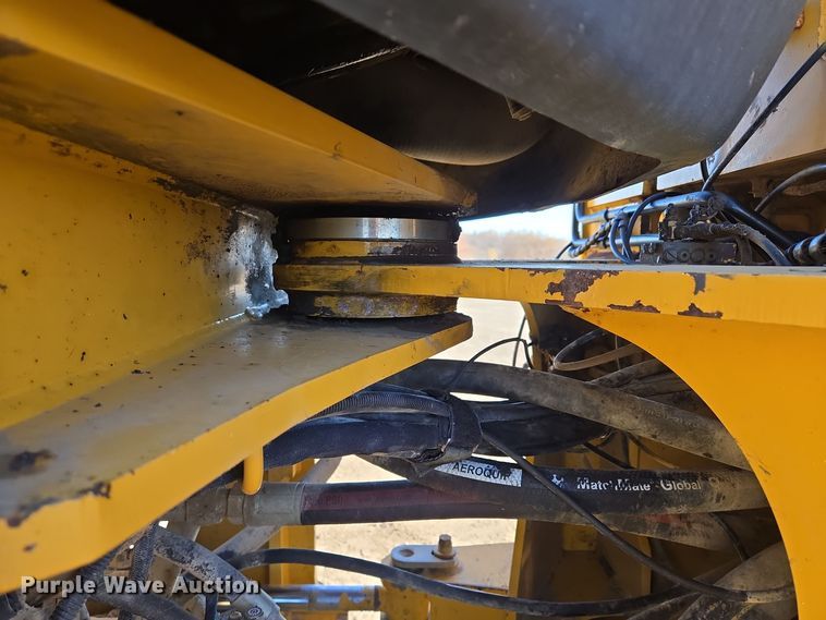 image for item EQ3652 2012 John Deere  644K wheel loader