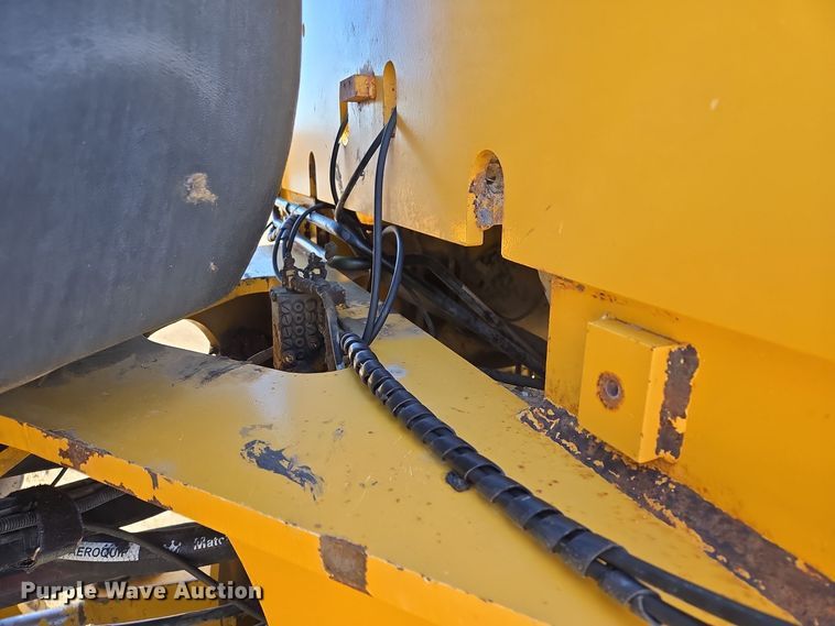 image for item EQ3652 2012 John Deere  644K wheel loader