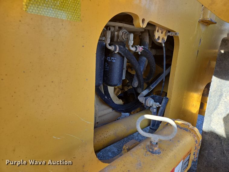 image for item EQ3652 2012 John Deere  644K wheel loader