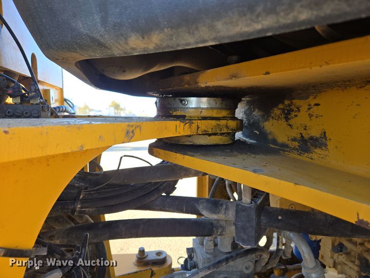 image for item EQ3652 2012 John Deere  644K wheel loader