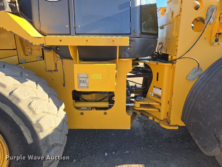 image for item EQ3652 2012 John Deere  644K wheel loader
