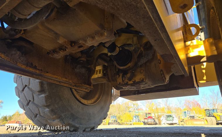 image for item EQ3652 2012 John Deere  644K wheel loader