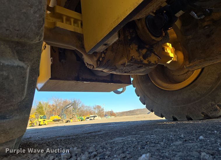 image for item EQ3652 2012 John Deere  644K wheel loader