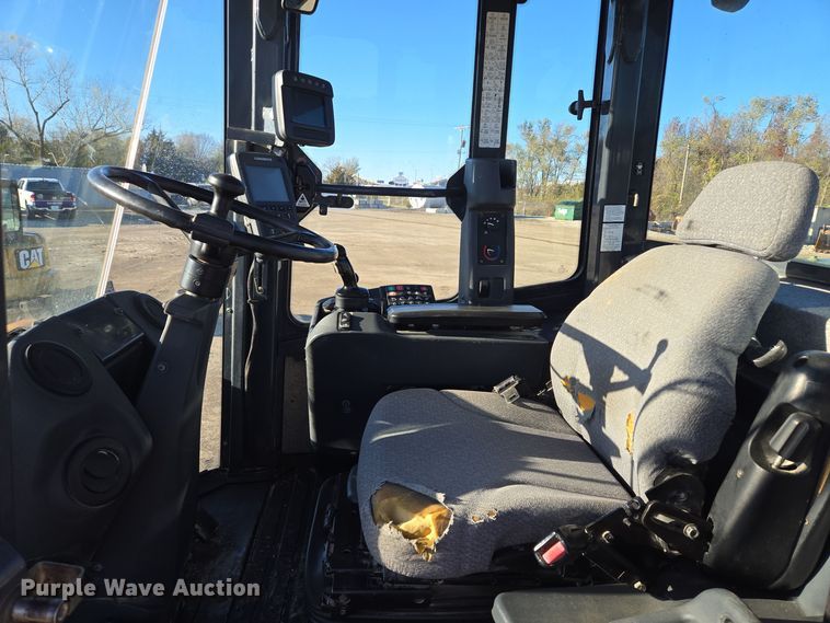 image for item EQ3652 2012 John Deere  644K wheel loader