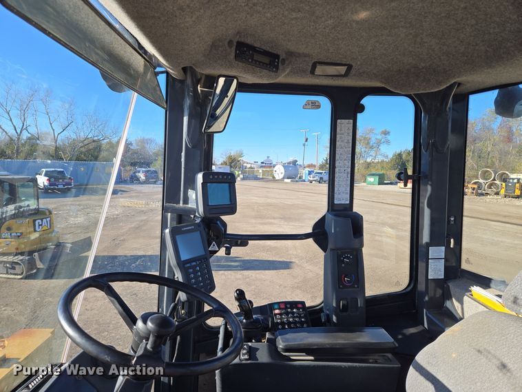 image for item EQ3652 2012 John Deere  644K wheel loader