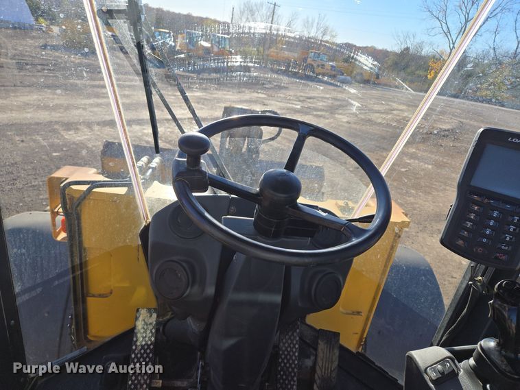 image for item EQ3652 2012 John Deere  644K wheel loader