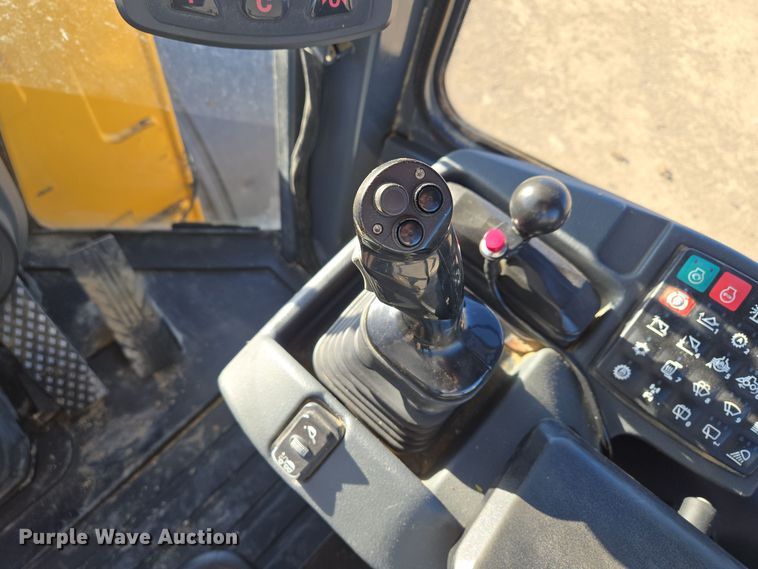 image for item EQ3652 2012 John Deere  644K wheel loader