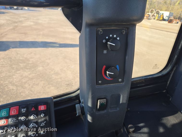 image for item EQ3652 2012 John Deere  644K wheel loader