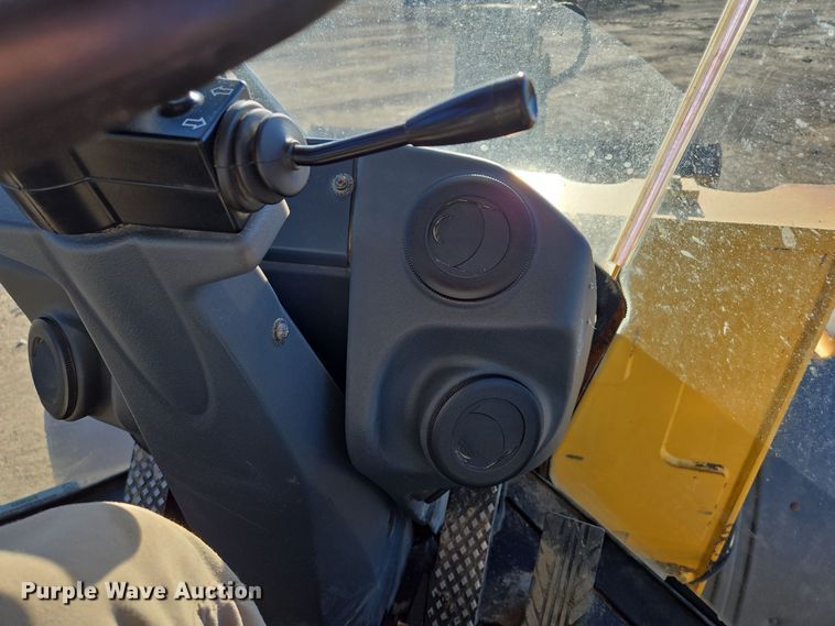 image for item EQ3652 2012 John Deere  644K wheel loader