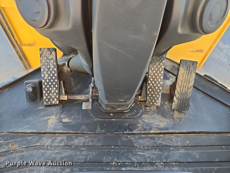 image for item EQ3652 2012 John Deere  644K wheel loader