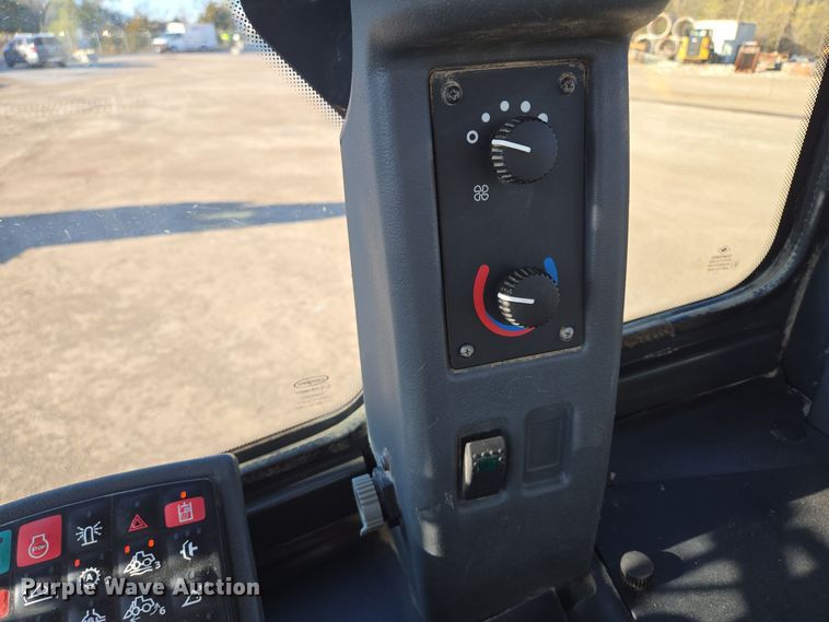 image for item EQ3652 2012 John Deere  644K wheel loader