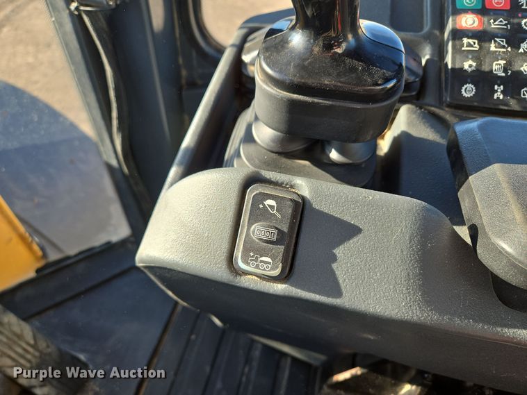 image for item EQ3652 2012 John Deere  644K wheel loader