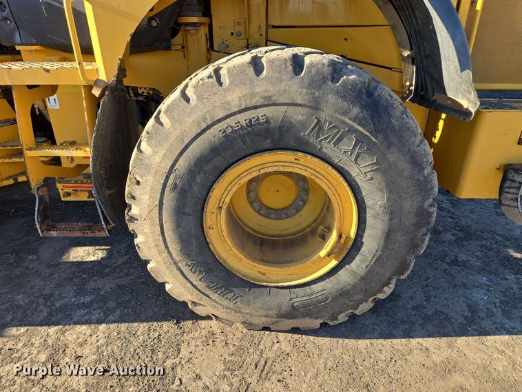 image for item EQ3652 2012 John Deere  644K wheel loader