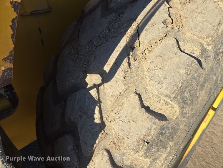 image for item EQ3652 2012 John Deere  644K wheel loader