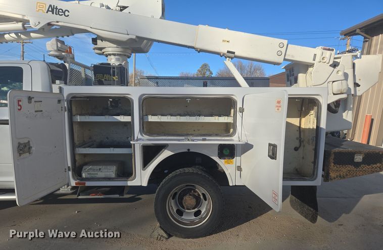 image for item ER5019 2014 Dodge Ram 5500HD bucket truck