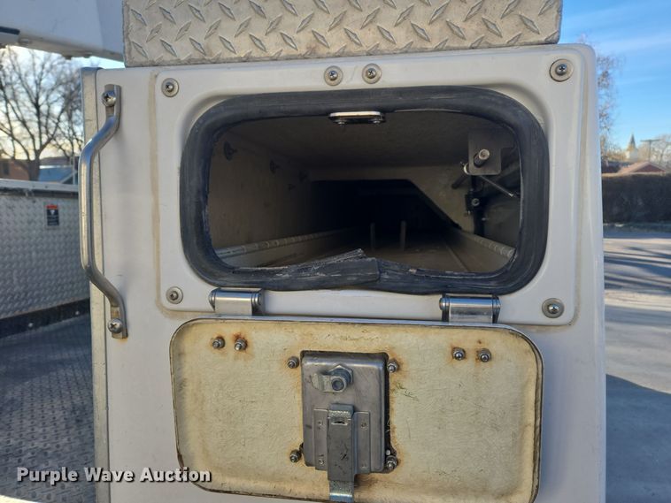 image for item ER5019 2014 Dodge Ram 5500HD bucket truck