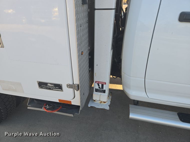 image for item ER5019 2014 Dodge Ram 5500HD bucket truck