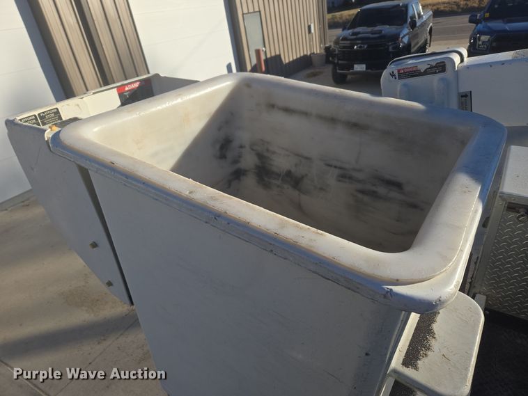 image for item ER5019 2014 Dodge Ram 5500HD bucket truck