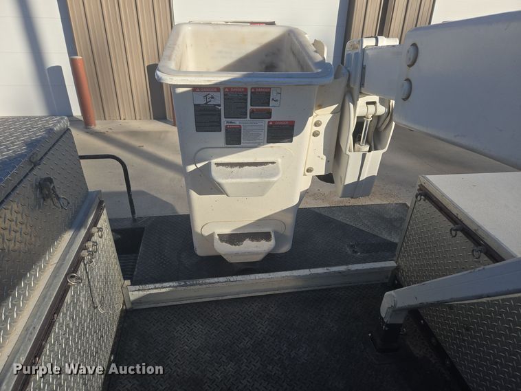 image for item ER5019 2014 Dodge Ram 5500HD bucket truck