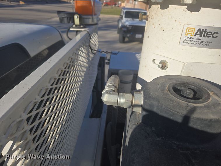 image for item ER5019 2014 Dodge Ram 5500HD bucket truck