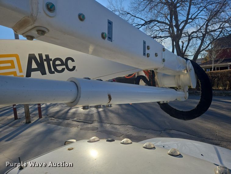 image for item ER5019 2014 Dodge Ram 5500HD bucket truck