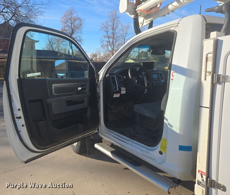 image for item ER5019 2014 Dodge Ram 5500HD bucket truck