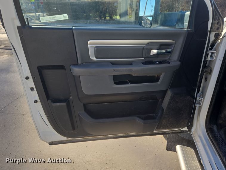 image for item ER5019 2014 Dodge Ram 5500HD bucket truck