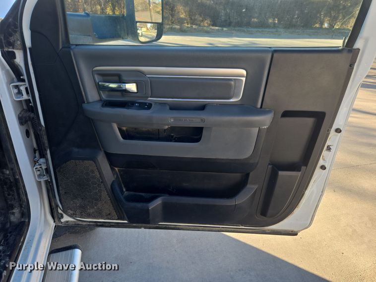 image for item ER5019 2014 Dodge Ram 5500HD bucket truck