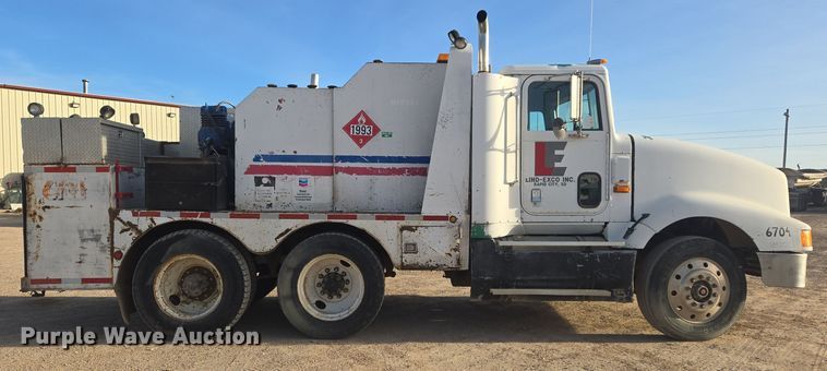 image for item ER5022 1991 International 9400 fuel / lube truck