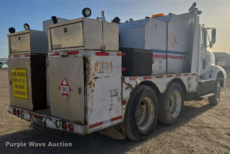image for item ER5022 1991 International 9400 fuel / lube truck
