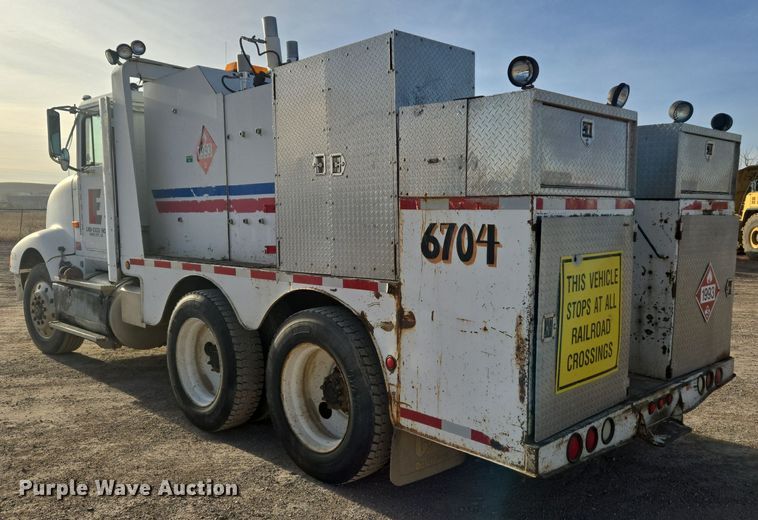 image for item ER5022 1991 International 9400 fuel / lube truck