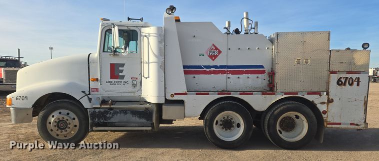 image for item ER5022 1991 International 9400 fuel / lube truck