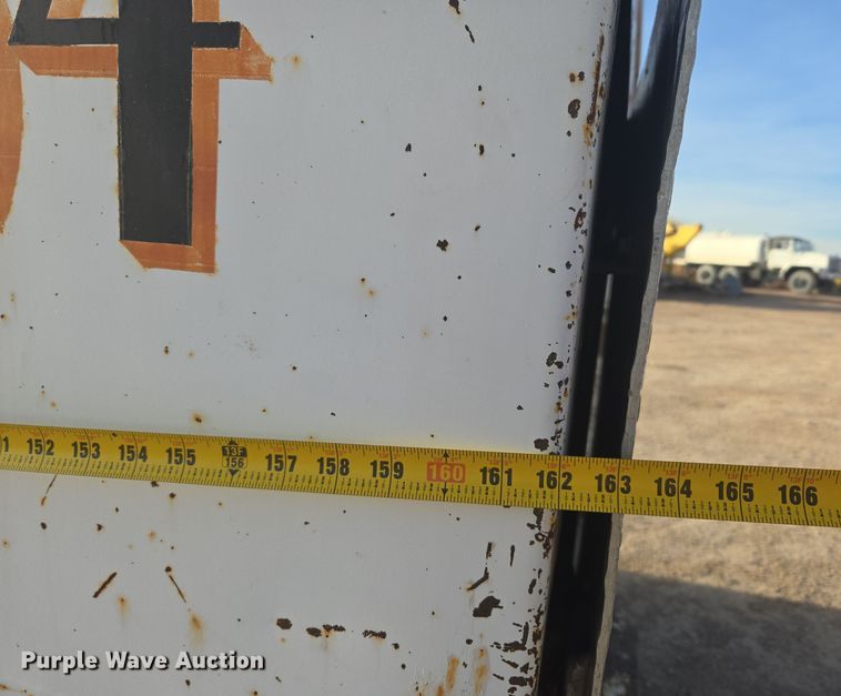 image for item ER5022 1991 International 9400 fuel / lube truck